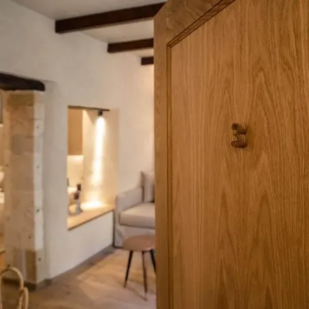 Hotel J&G Suites 3*