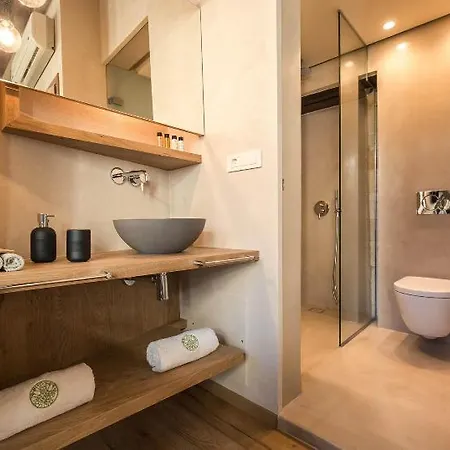 J&G Suites