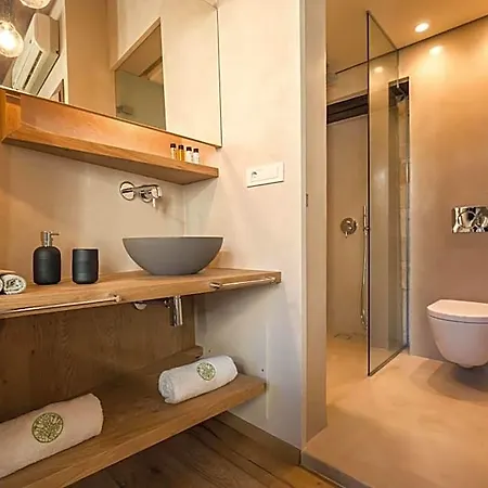J&G Suites Hotel 3*