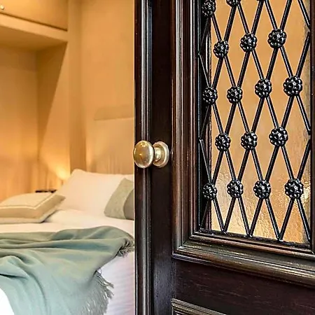 J&G Suites Hotel 3*
