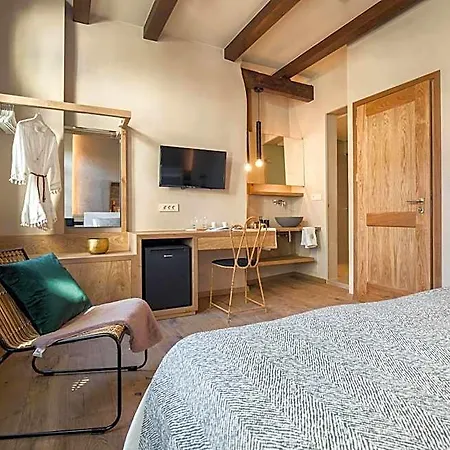 J&G Suites