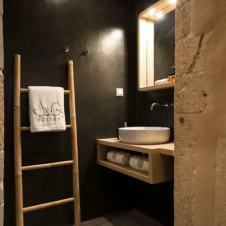 Hotel J&G Suites 3*