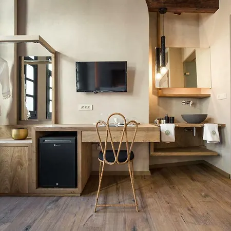 J&G Suites Hotel 3*