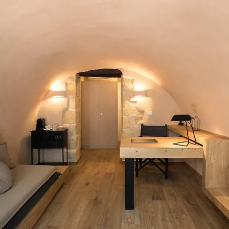 J&G Suites