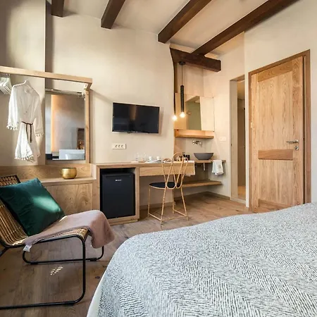 J&G Suites Hotel